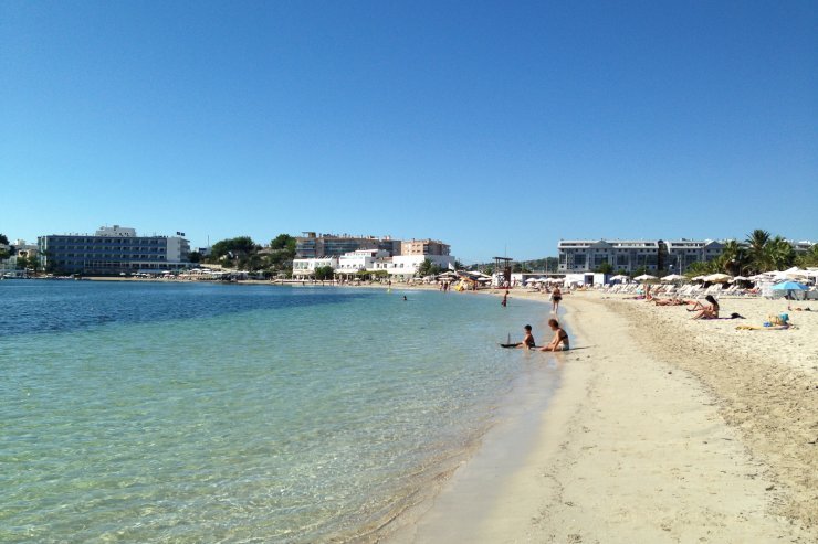 The glamour and cool of Las Salinas beach