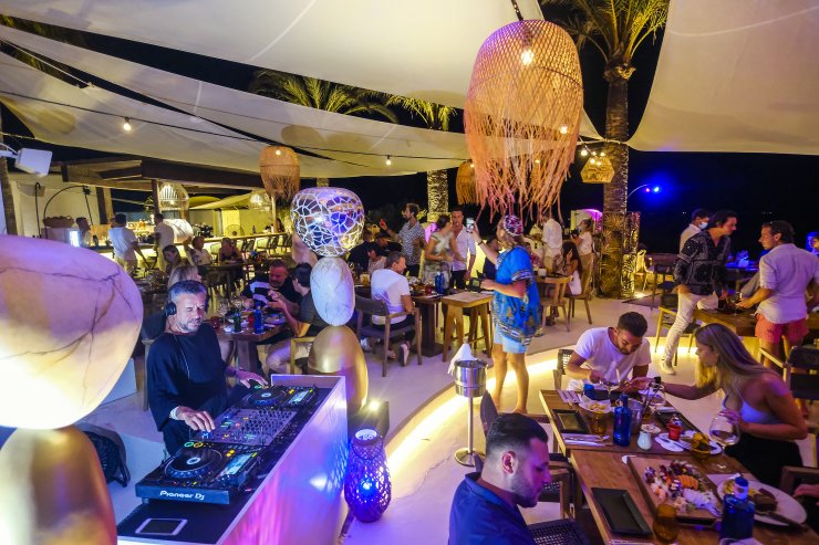 Beats & Eats: D Lounge | Destino Pacha Resort | Cap Martinet