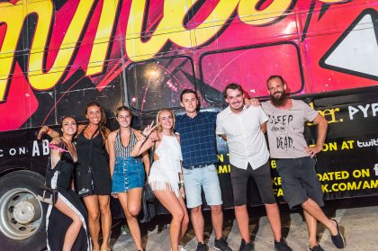 Zum ersten Mal auf Ibiza: Wie kann ich neue Leute kennenlernen?